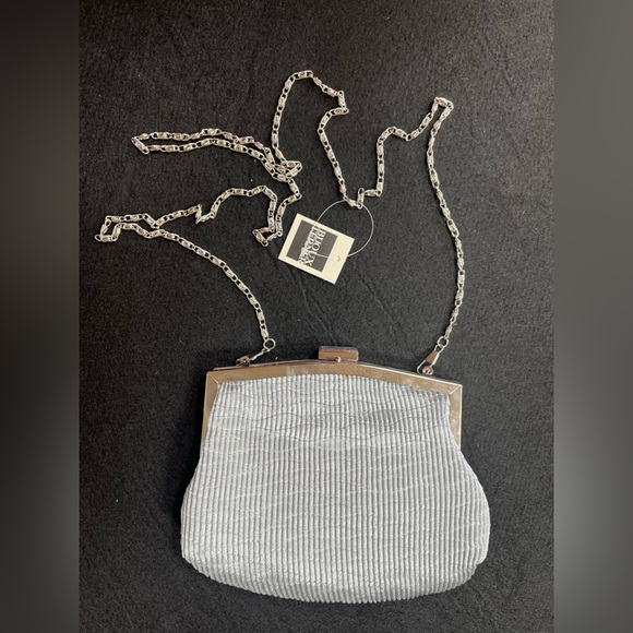 Silver colored BIJOUX TERNER Polyester glam clutch with chain strap, NWT - Picture 2 of 7